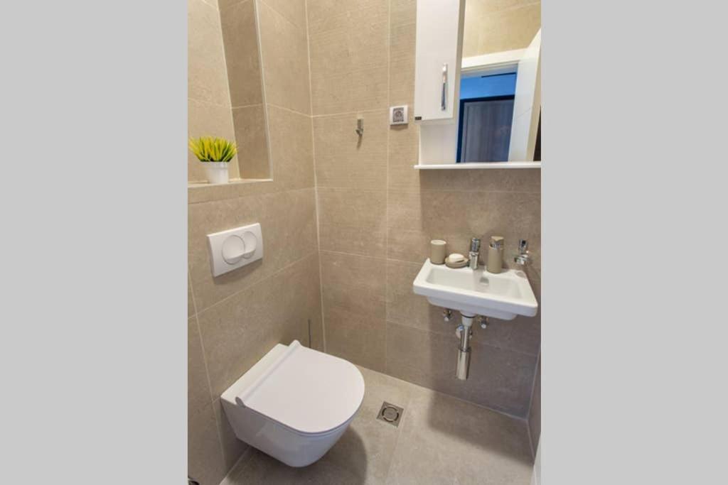 Lina - Pg, Gorica Park View Apartment พอดโกริกา ภายนอก รูปภาพ